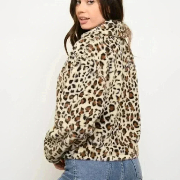 WOMEN'S LEOPARD PRINT FAUX FUR PULLOVER SWEATER - Picture 3 of 3